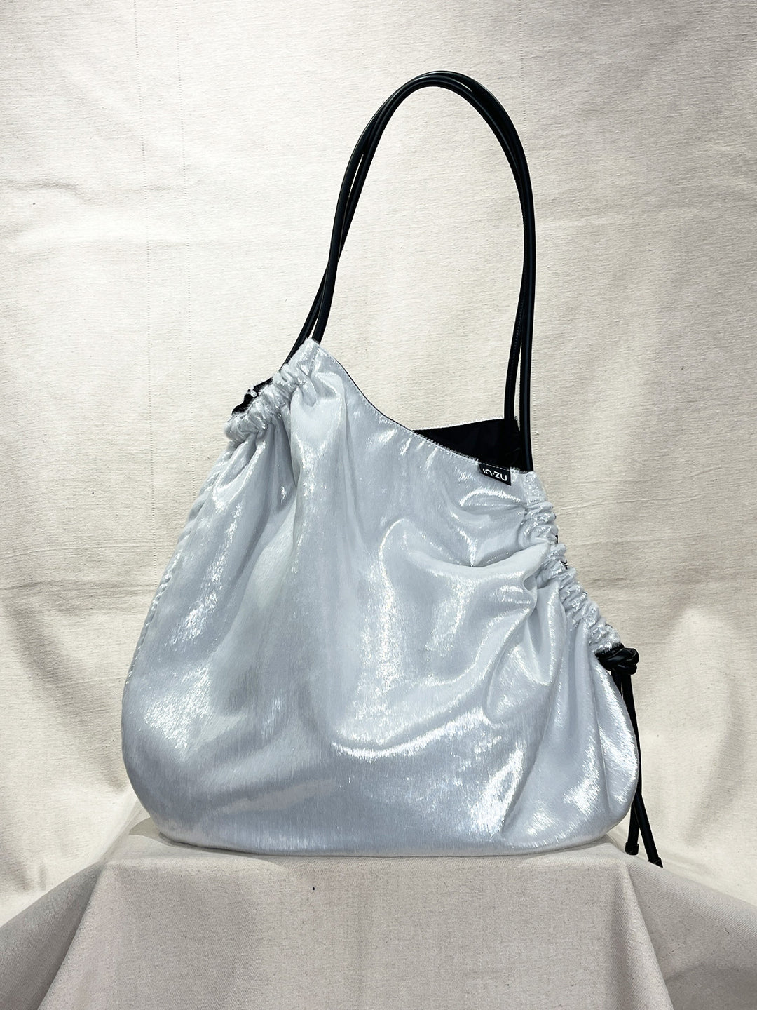 ◎IROCO◎ nylon square bag_silver iroco nylon square bag_silver] 8/8(목) 오픈 예정입니다